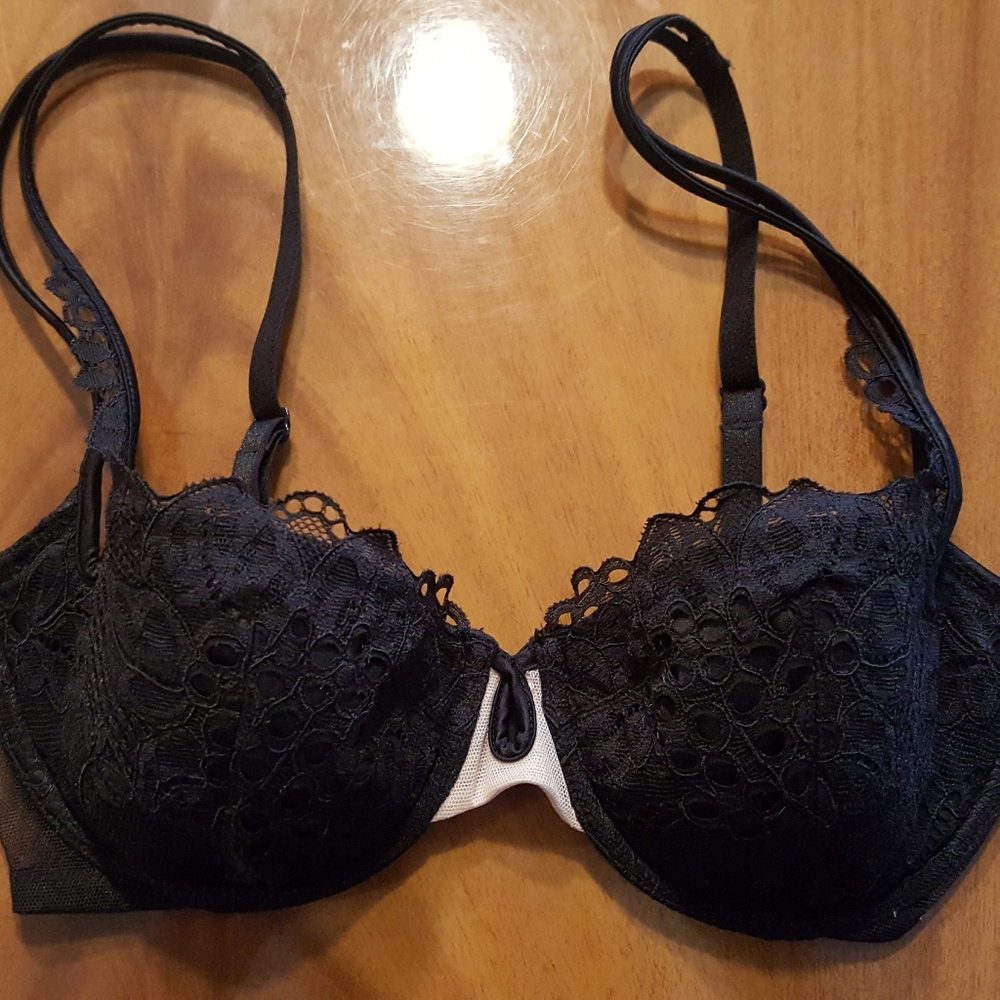 Victoria's Secret Very Sexy lined Demi 32D